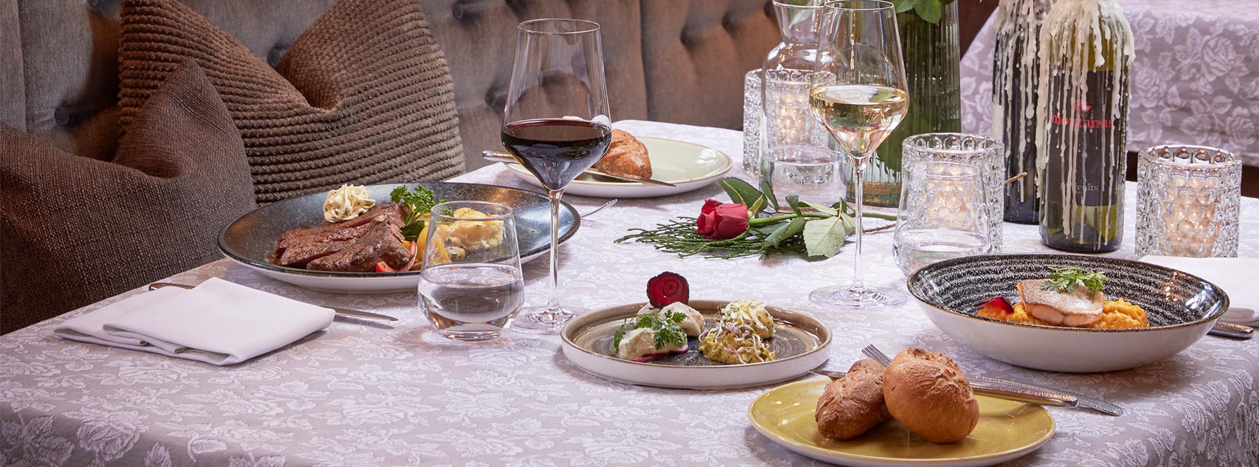 Schlosshotel Mitterhart Vomp Restaurantstube Schlosshotel Mitterhart
